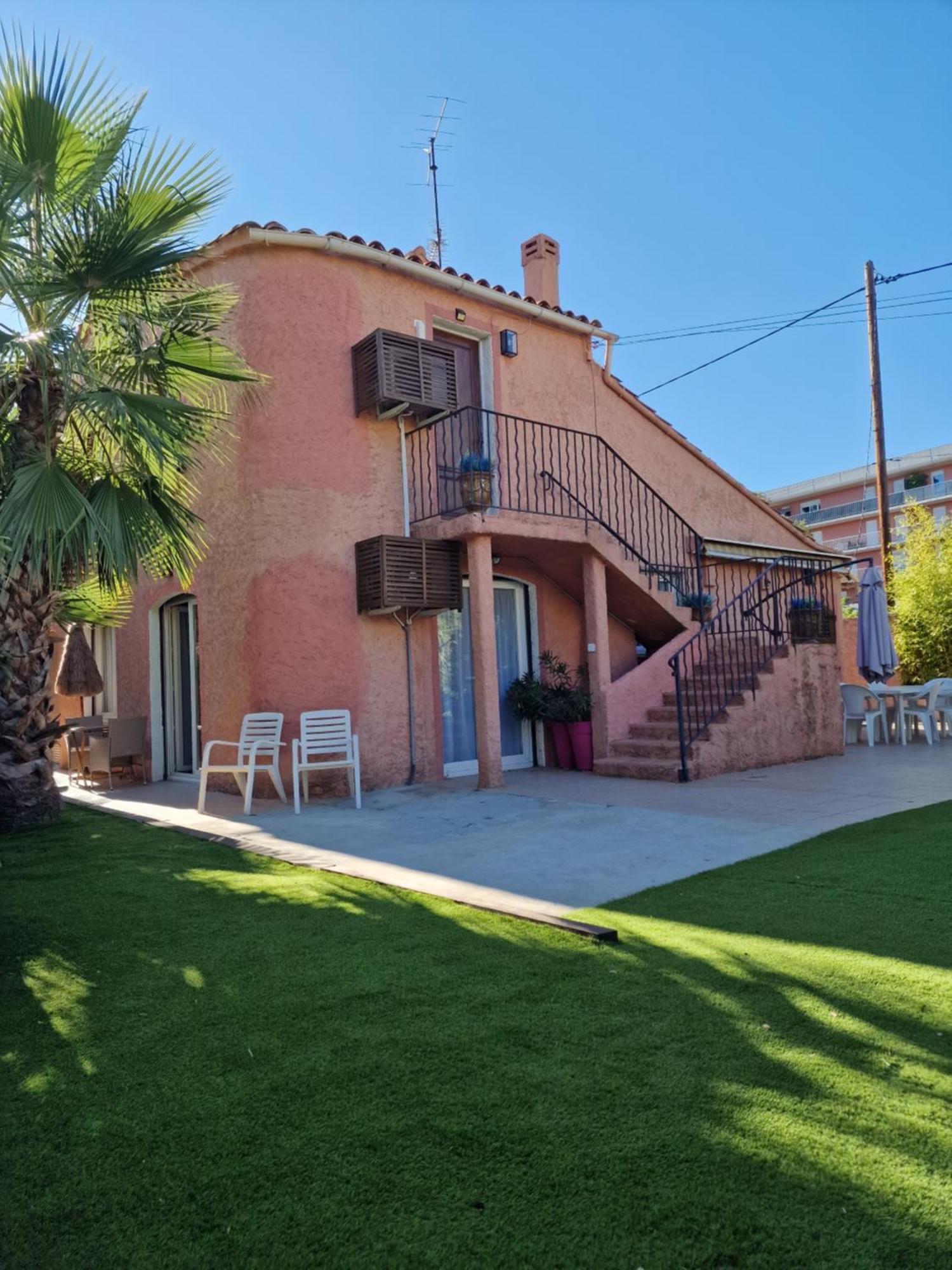 Haut De Villa A 700 Metres De La Plage, Totalement Independant Et Accessible Par Un Escalier Exterieur Sainte-Maxime Exterior photo